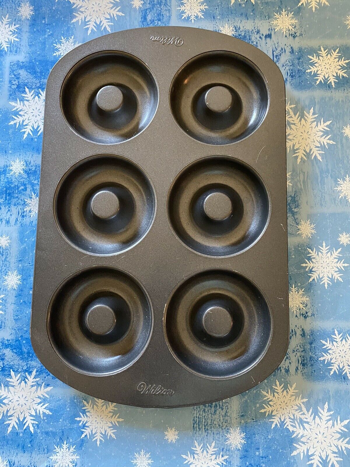Wilton 6 Cavity Regular Size Donut Pan Baking Mold 3.25" Diameter 3/4" Deep Used